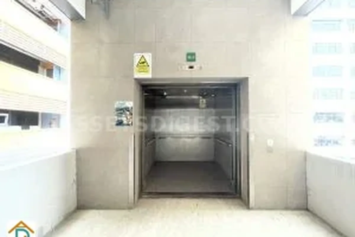 Goods Lift vs Passenger Lift — Operational Implications